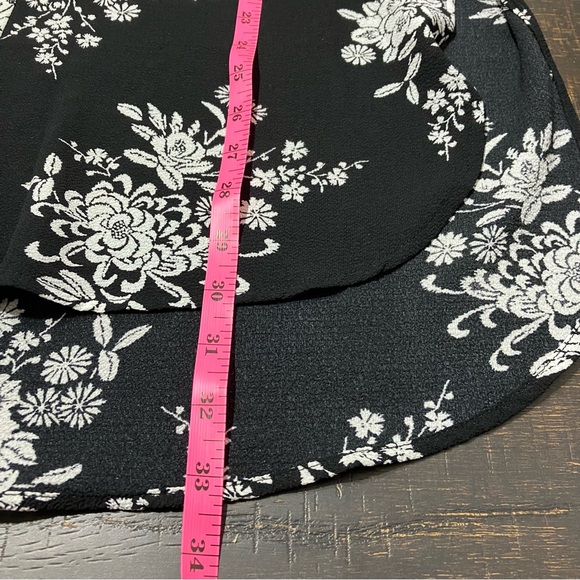 Olive Hill | long Black & White floral top - Picture 8 of 9